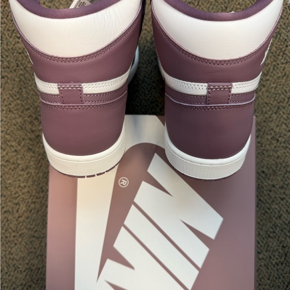 Jordan 1 Retro High OG - Mauve Sneakers in Mauve and White - Picture 4 of 5